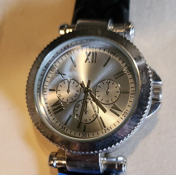 Ladies' Watch - Picture 1 of 1